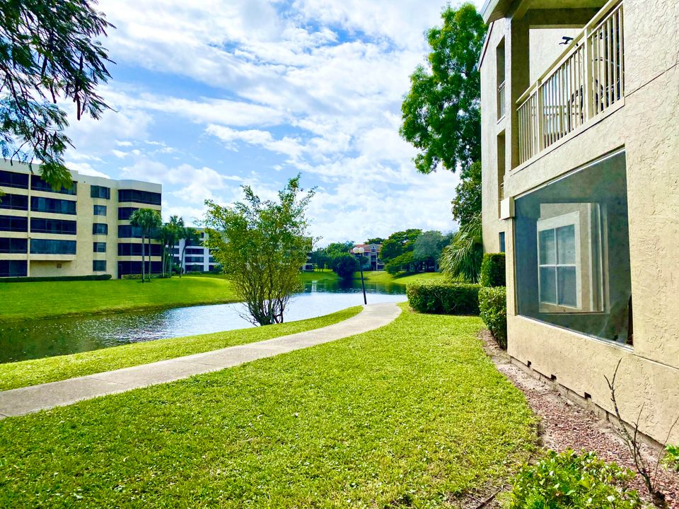 For Rent: $1,875 (1 beds, 1 baths, 636 Square Feet)