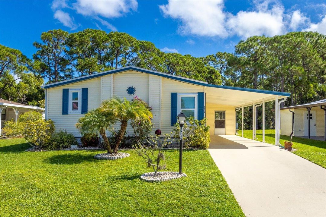 Active With Contract: $189,900 (2 beds, 2 baths, 1266 Square Feet)