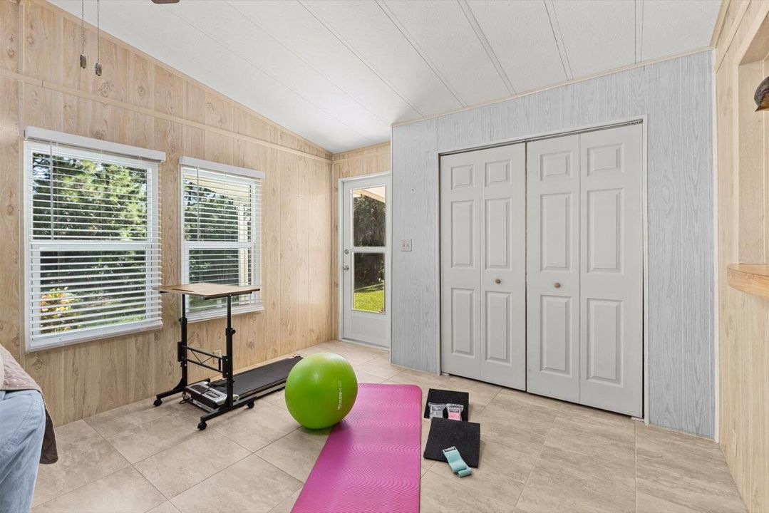 Active With Contract: $189,900 (2 beds, 2 baths, 1266 Square Feet)