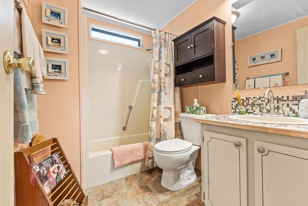 Active With Contract: $189,900 (2 beds, 2 baths, 1266 Square Feet)