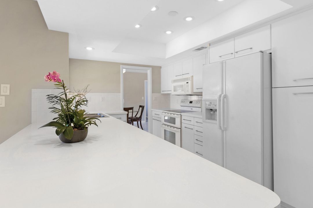 合同活跃: $809,000 (4 贝兹, 3 浴室, 1854 平方英尺)