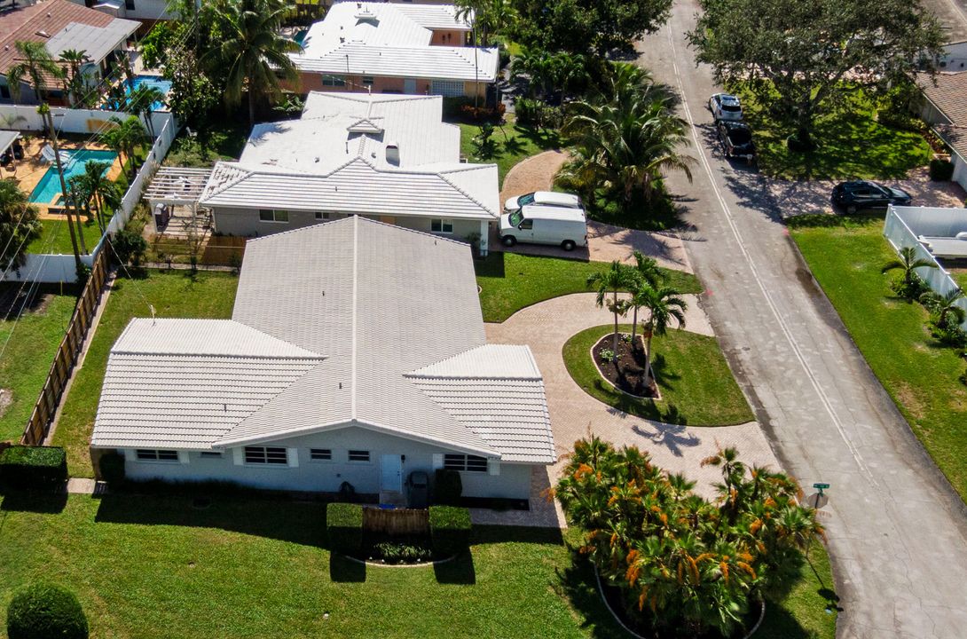 合同活跃: $809,000 (4 贝兹, 3 浴室, 1854 平方英尺)