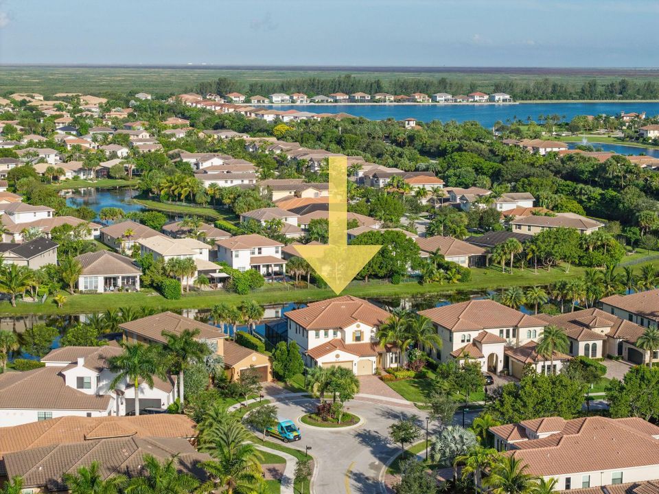 最近售出: $1,749,900 (5 贝兹, 5 浴室, 4716 平方英尺)