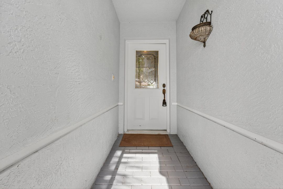 合同活跃: $299,000 (3 贝兹, 2 浴室, 1363 平方英尺)