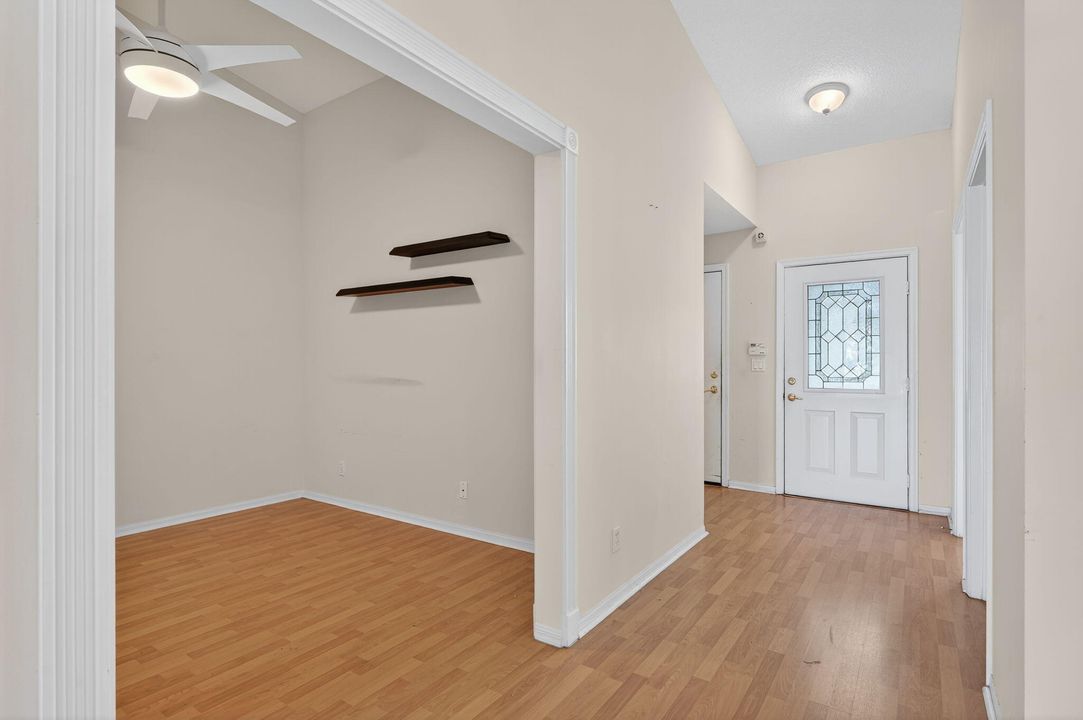 合同活跃: $299,000 (3 贝兹, 2 浴室, 1363 平方英尺)