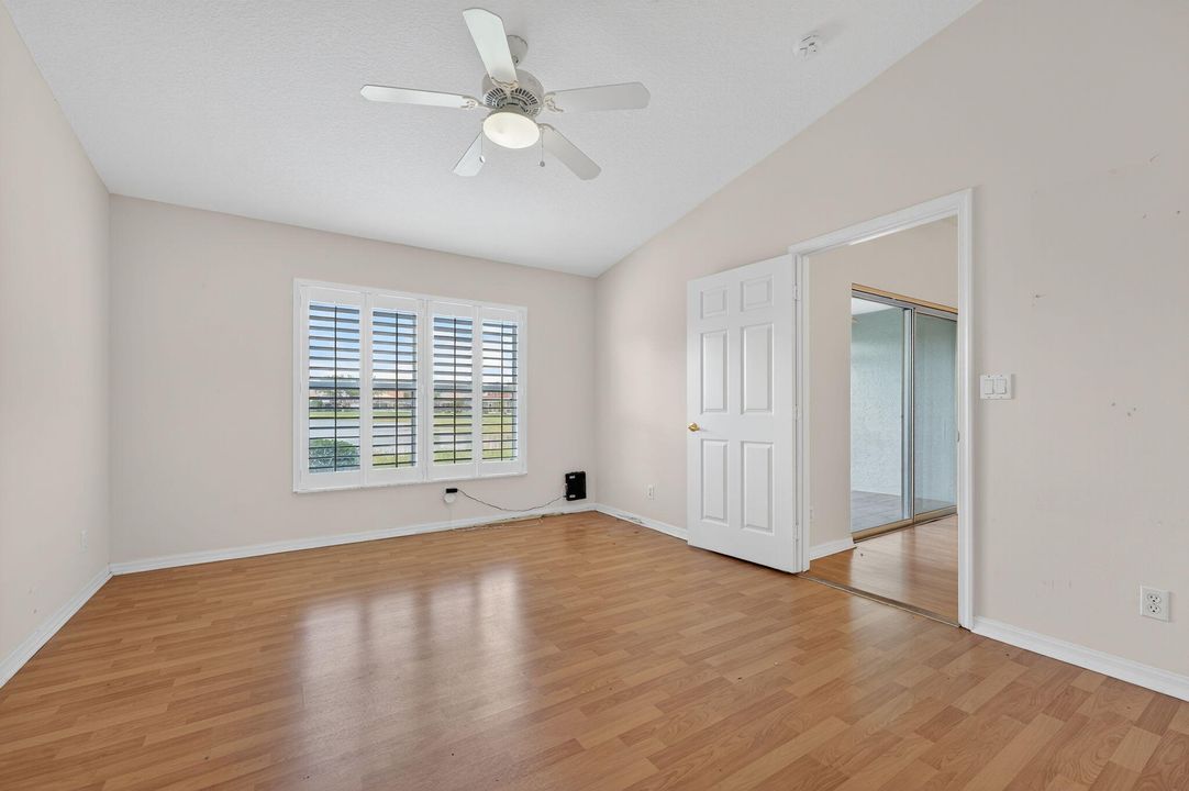 合同活跃: $299,000 (3 贝兹, 2 浴室, 1363 平方英尺)