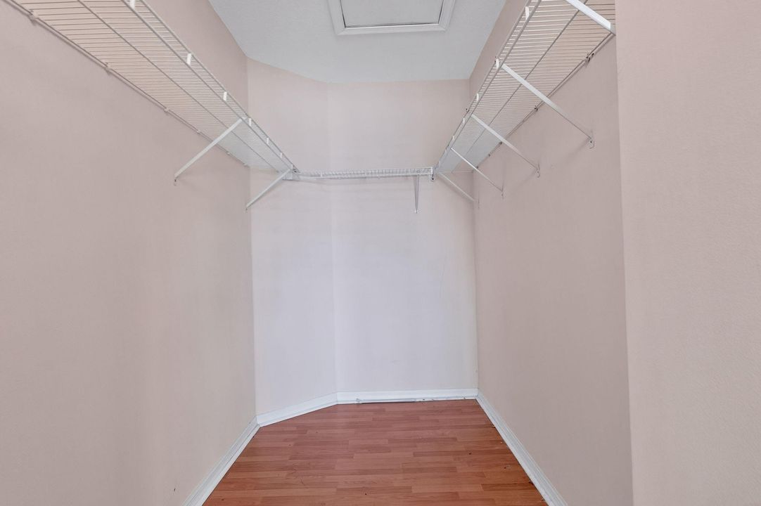 合同活跃: $299,000 (3 贝兹, 2 浴室, 1363 平方英尺)