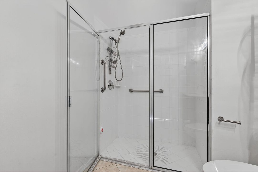 合同活跃: $299,000 (3 贝兹, 2 浴室, 1363 平方英尺)