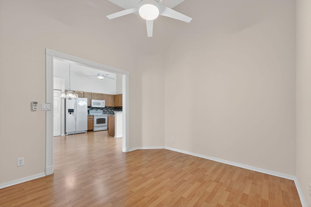 合同活跃: $299,000 (3 贝兹, 2 浴室, 1363 平方英尺)