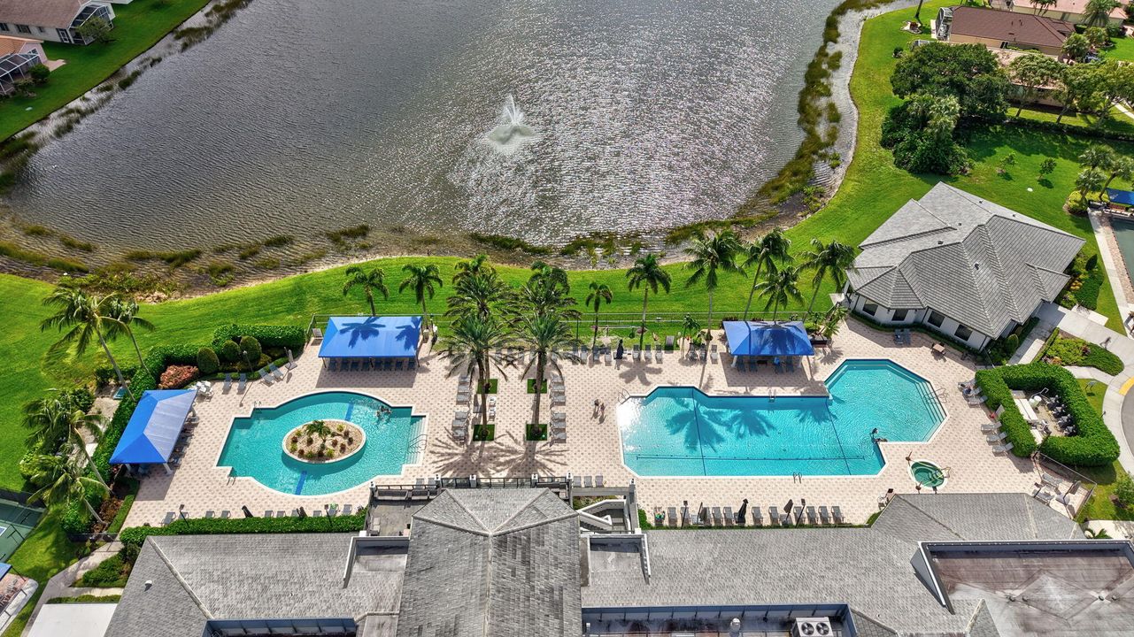 合同活跃: $299,000 (3 贝兹, 2 浴室, 1363 平方英尺)