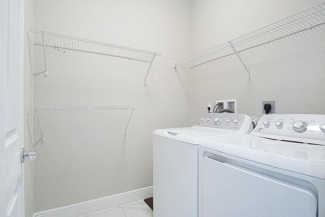 待售: $365,000 (3 贝兹, 2 浴室, 2080 平方英尺)