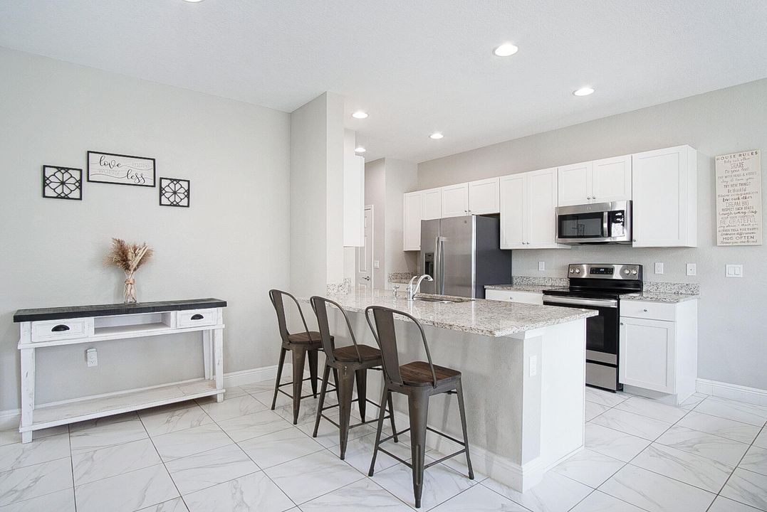 待售: $365,000 (3 贝兹, 2 浴室, 2080 平方英尺)