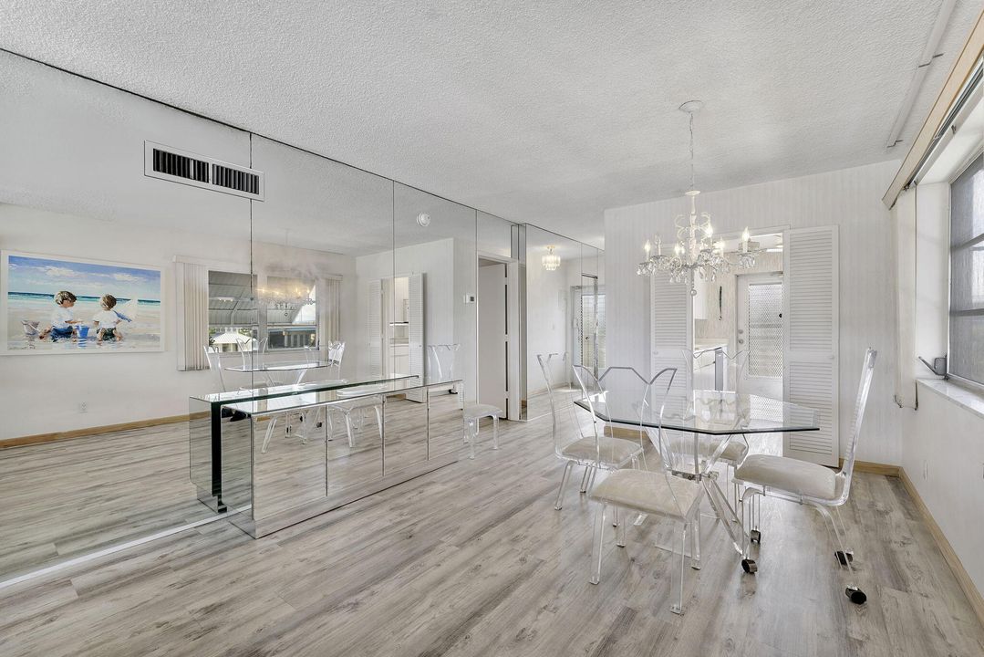 For Rent: $4,500 (2 beds, 2 baths, 941 Square Feet)