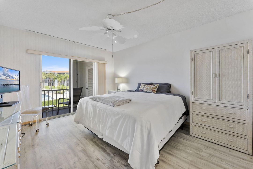 For Rent: $4,500 (2 beds, 2 baths, 941 Square Feet)