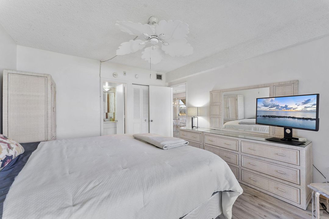 For Rent: $4,500 (2 beds, 2 baths, 941 Square Feet)