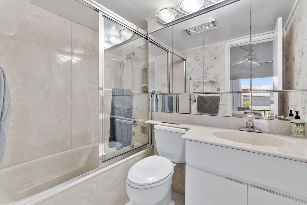 For Rent: $4,500 (2 beds, 2 baths, 941 Square Feet)