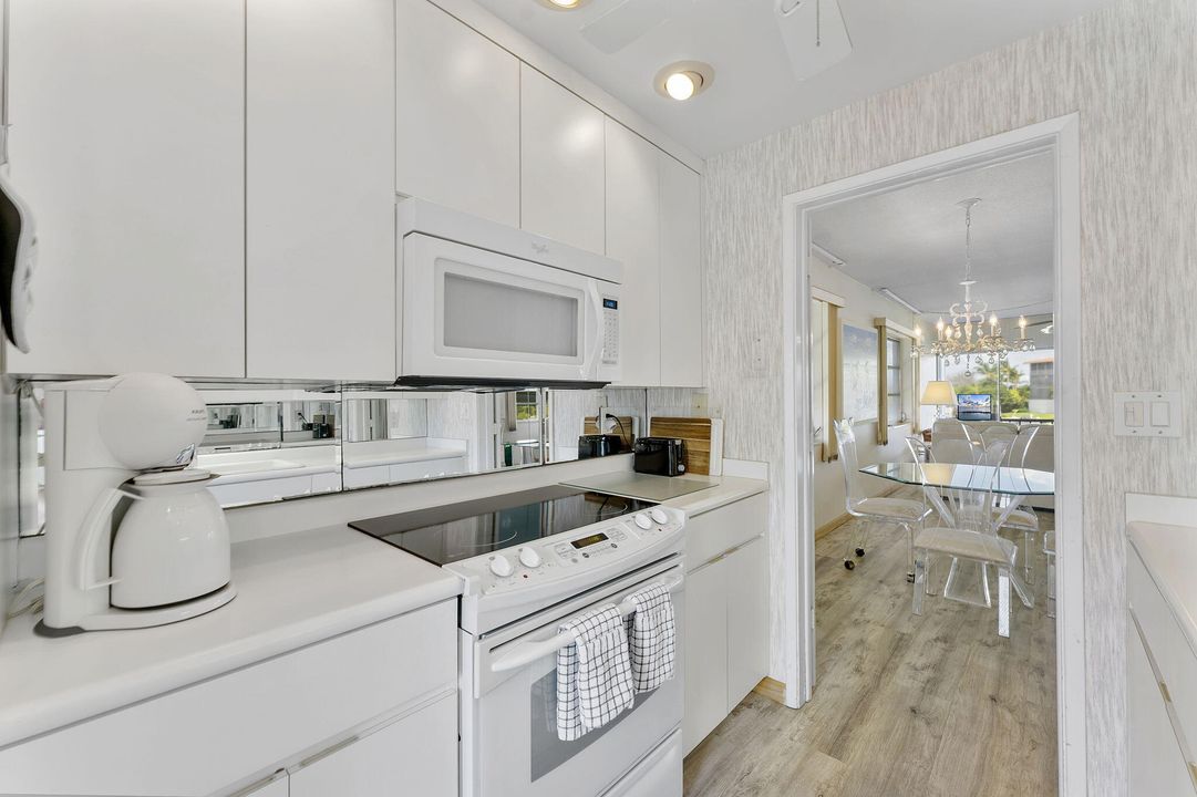 For Rent: $4,500 (2 beds, 2 baths, 941 Square Feet)