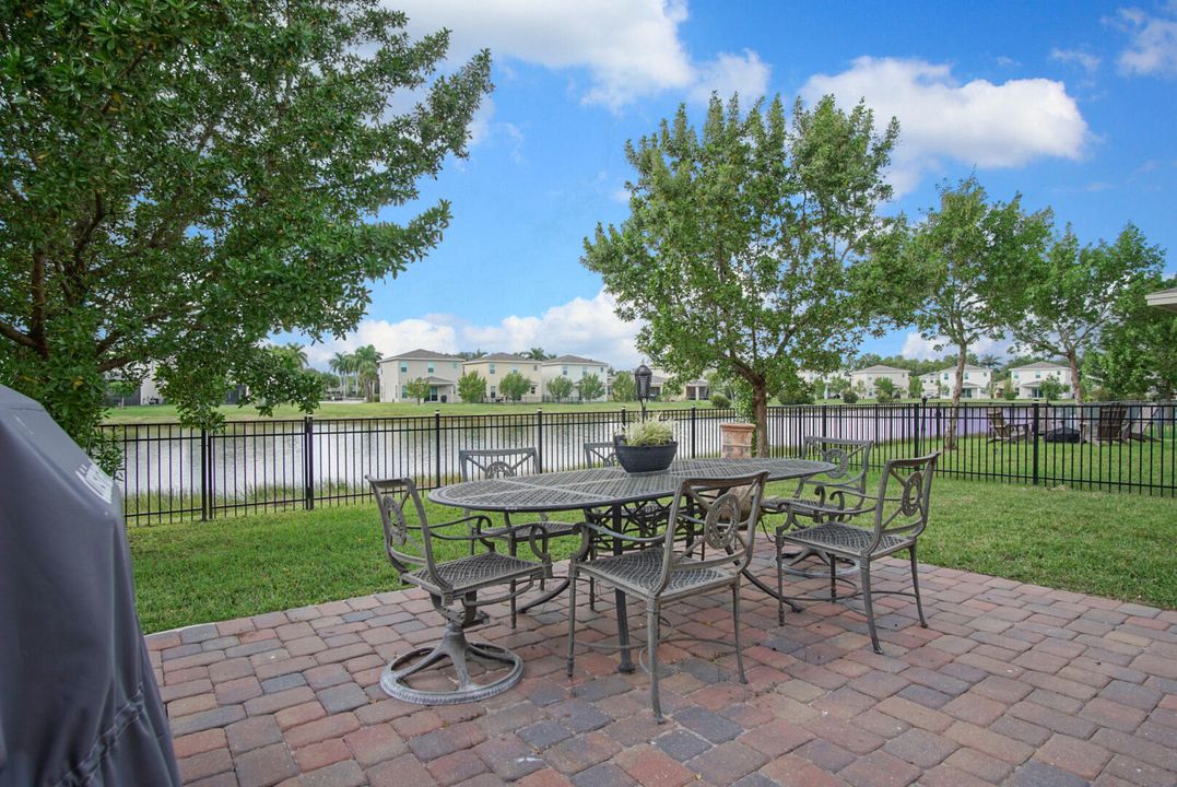 待售: $365,000 (3 贝兹, 2 浴室, 2080 平方英尺)