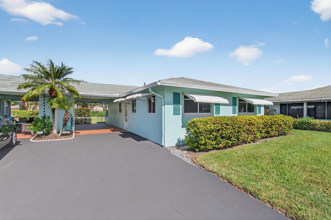 For Sale: $269,900 (2 beds, 2 baths, 950 Square Feet)