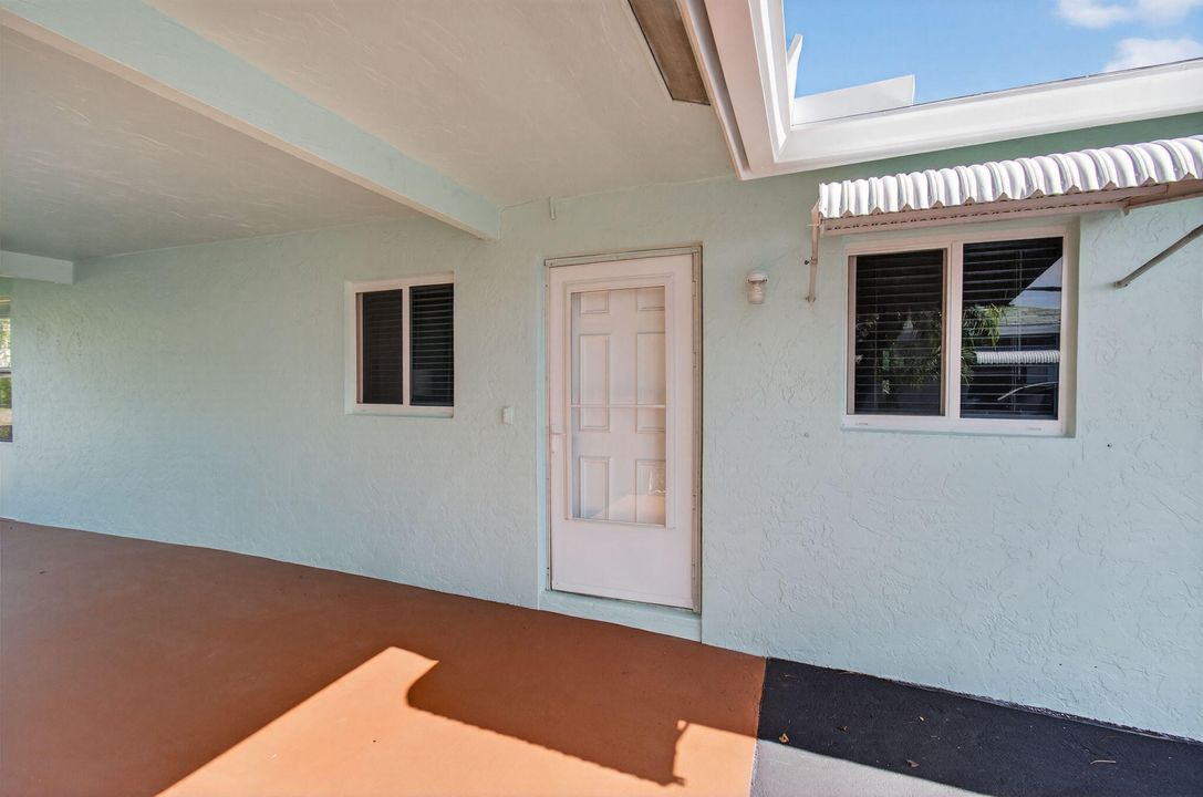 For Sale: $269,900 (2 beds, 2 baths, 950 Square Feet)