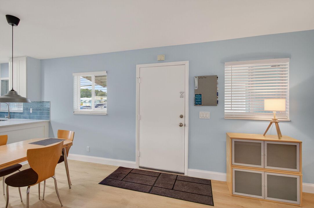 For Sale: $269,900 (2 beds, 2 baths, 950 Square Feet)