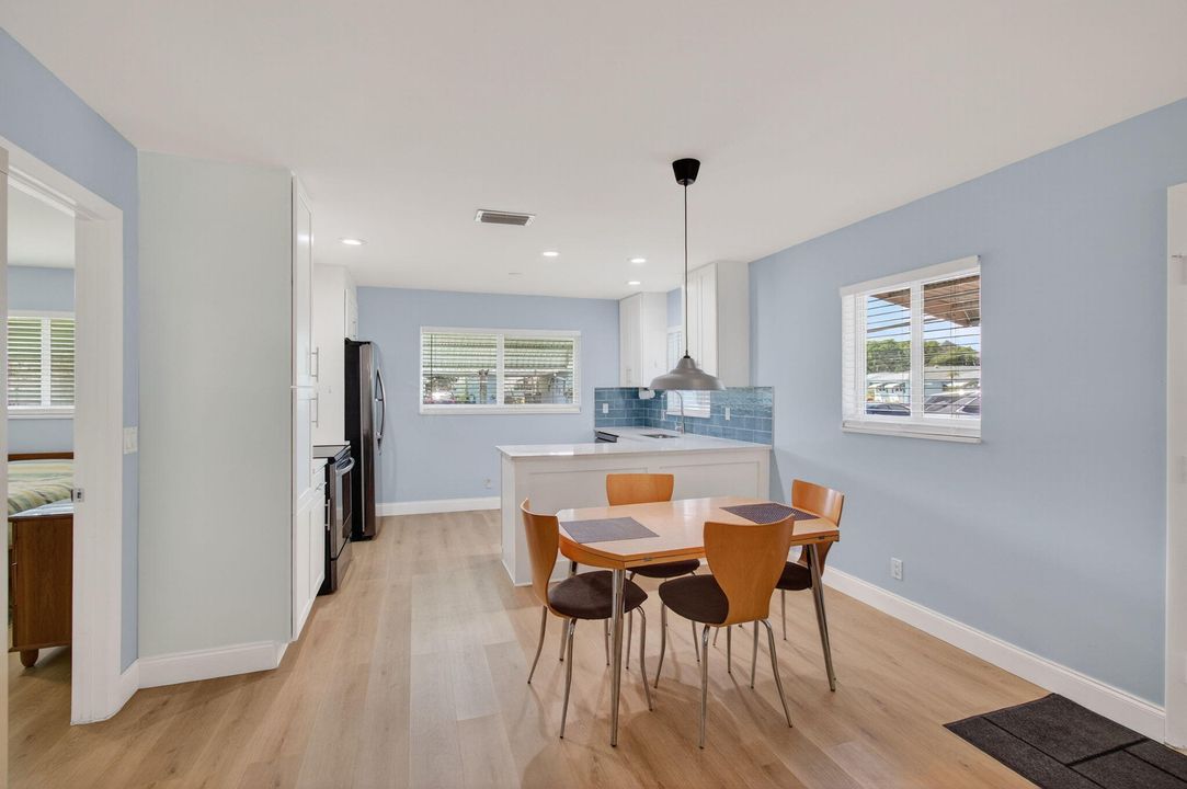 For Sale: $269,900 (2 beds, 2 baths, 950 Square Feet)