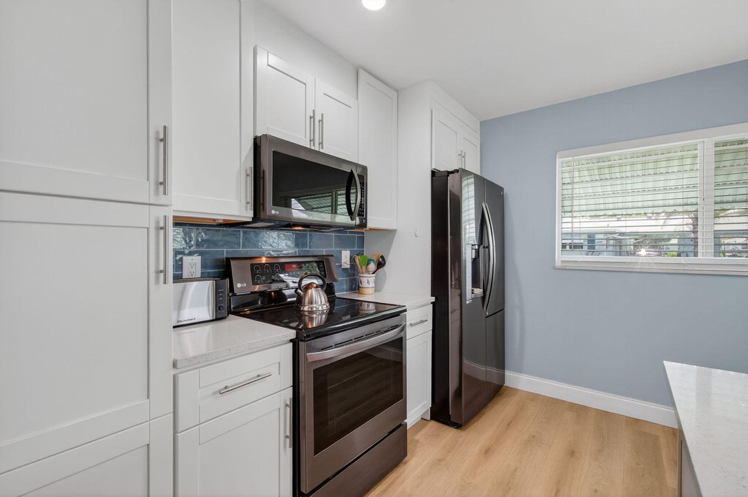 For Sale: $269,900 (2 beds, 2 baths, 950 Square Feet)