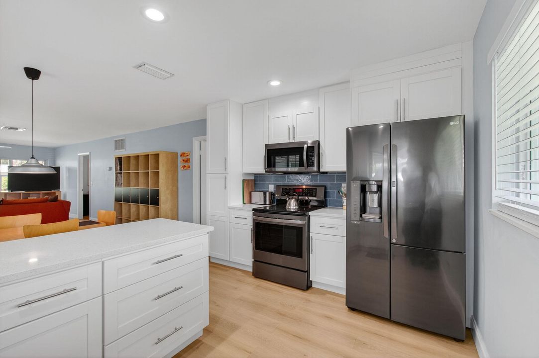 For Sale: $269,900 (2 beds, 2 baths, 950 Square Feet)