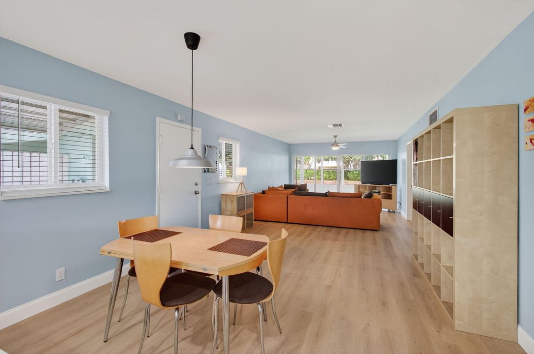 For Sale: $269,900 (2 beds, 2 baths, 950 Square Feet)