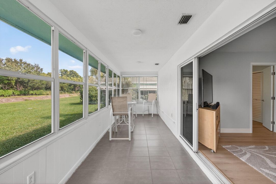 For Sale: $269,900 (2 beds, 2 baths, 950 Square Feet)