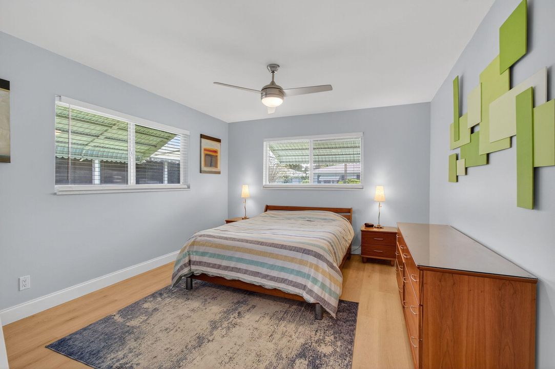 For Sale: $269,900 (2 beds, 2 baths, 950 Square Feet)