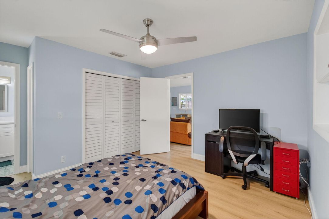 For Sale: $269,900 (2 beds, 2 baths, 950 Square Feet)