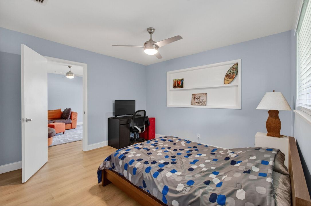 For Sale: $269,900 (2 beds, 2 baths, 950 Square Feet)