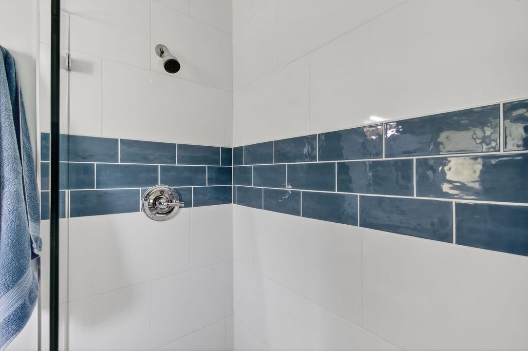 For Sale: $269,900 (2 beds, 2 baths, 950 Square Feet)