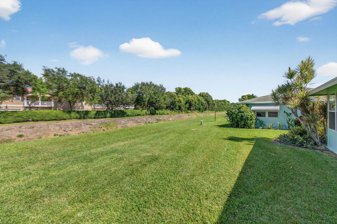 For Sale: $269,900 (2 beds, 2 baths, 950 Square Feet)