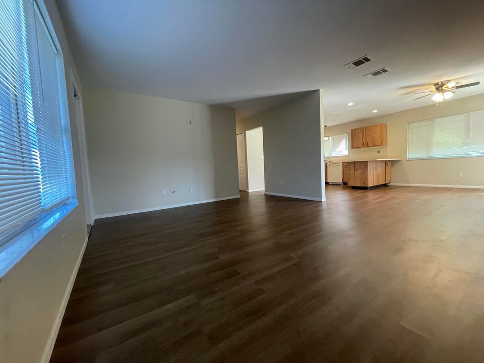 For Rent: $2,300 (3 beds, 2 baths, 1176 Square Feet)