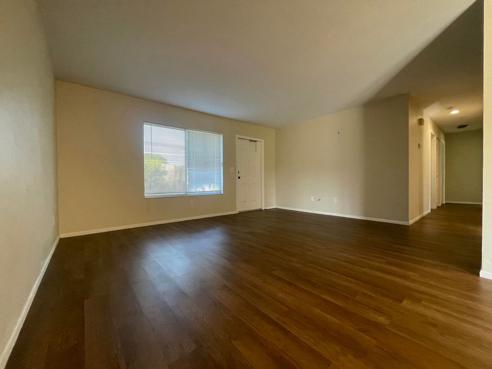 For Rent: $2,300 (3 beds, 2 baths, 1176 Square Feet)
