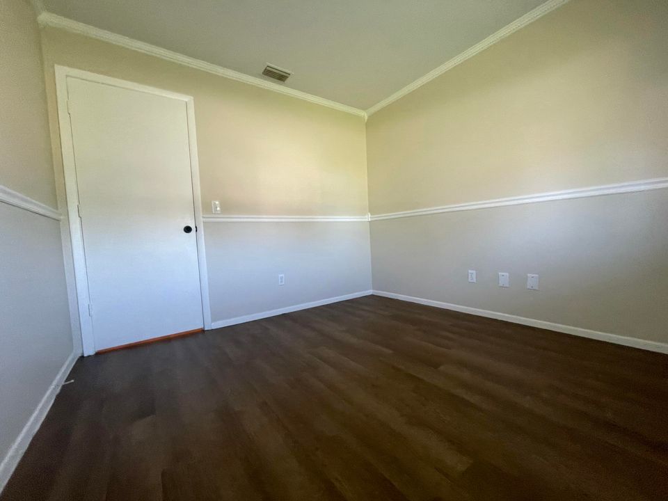 For Rent: $2,300 (3 beds, 2 baths, 1176 Square Feet)