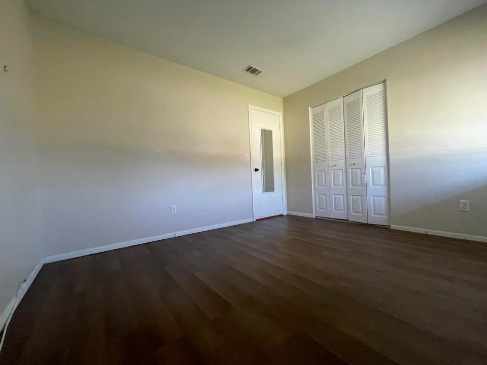 For Rent: $2,300 (3 beds, 2 baths, 1176 Square Feet)