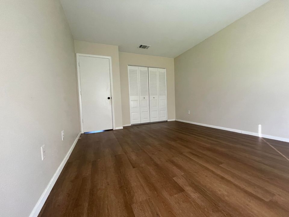 For Rent: $2,300 (3 beds, 2 baths, 1176 Square Feet)
