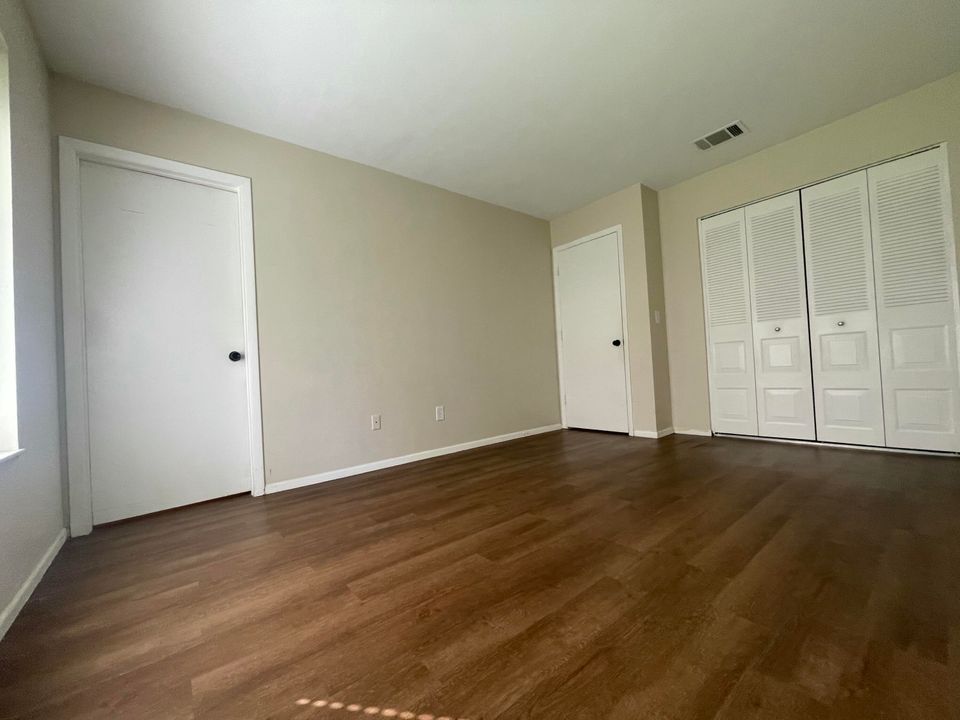 For Rent: $2,300 (3 beds, 2 baths, 1176 Square Feet)