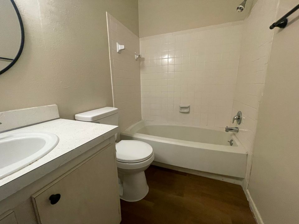 For Rent: $2,300 (3 beds, 2 baths, 1176 Square Feet)