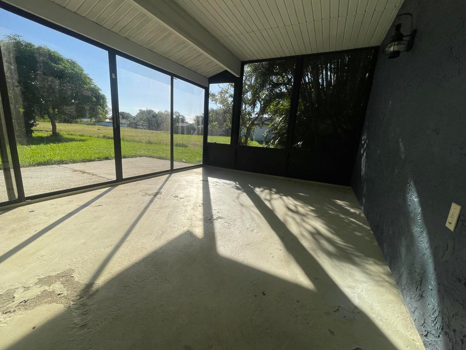 For Rent: $2,300 (3 beds, 2 baths, 1176 Square Feet)