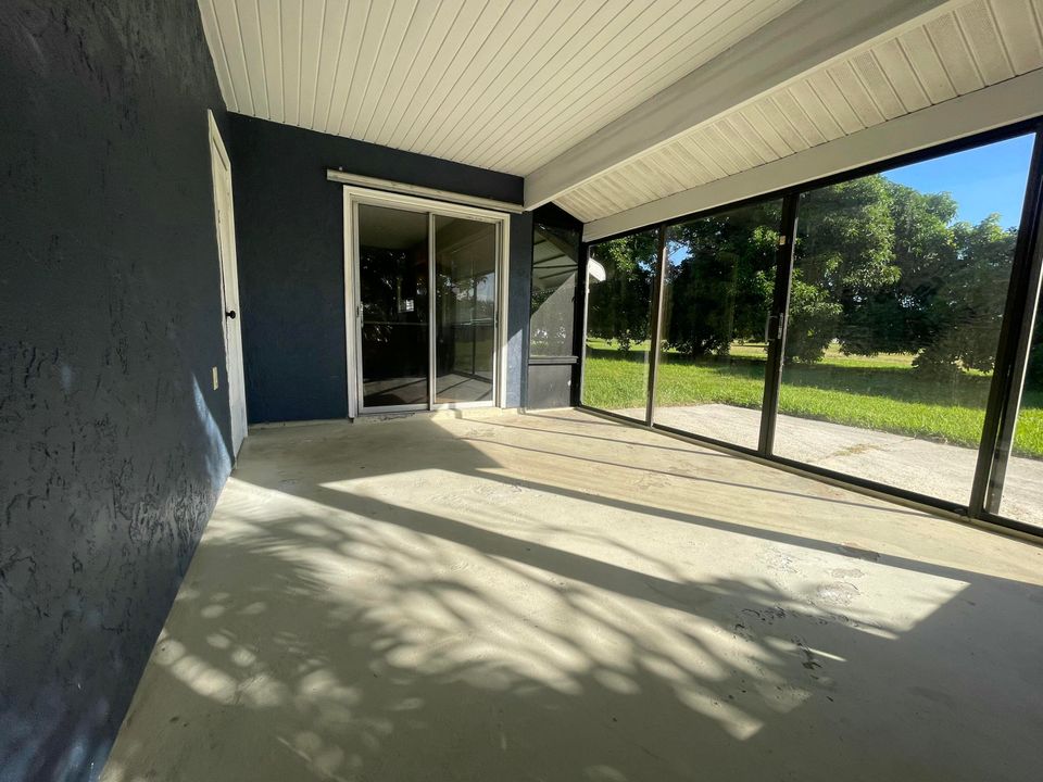 For Rent: $2,300 (3 beds, 2 baths, 1176 Square Feet)