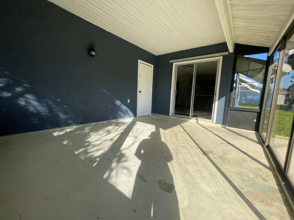 For Rent: $2,300 (3 beds, 2 baths, 1176 Square Feet)