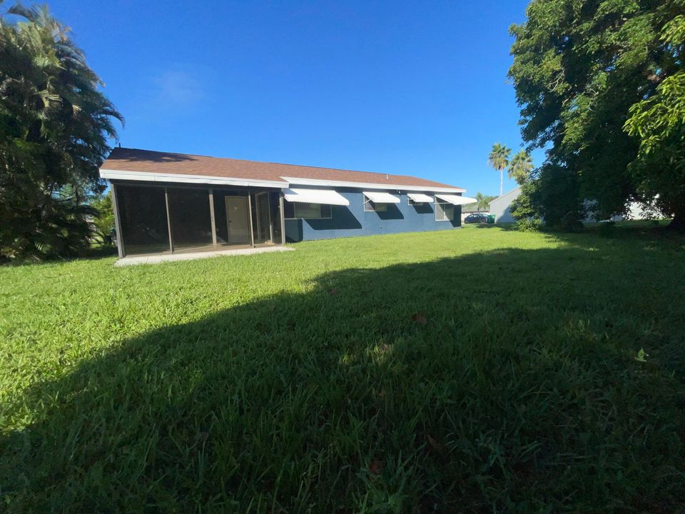 For Rent: $2,300 (3 beds, 2 baths, 1176 Square Feet)