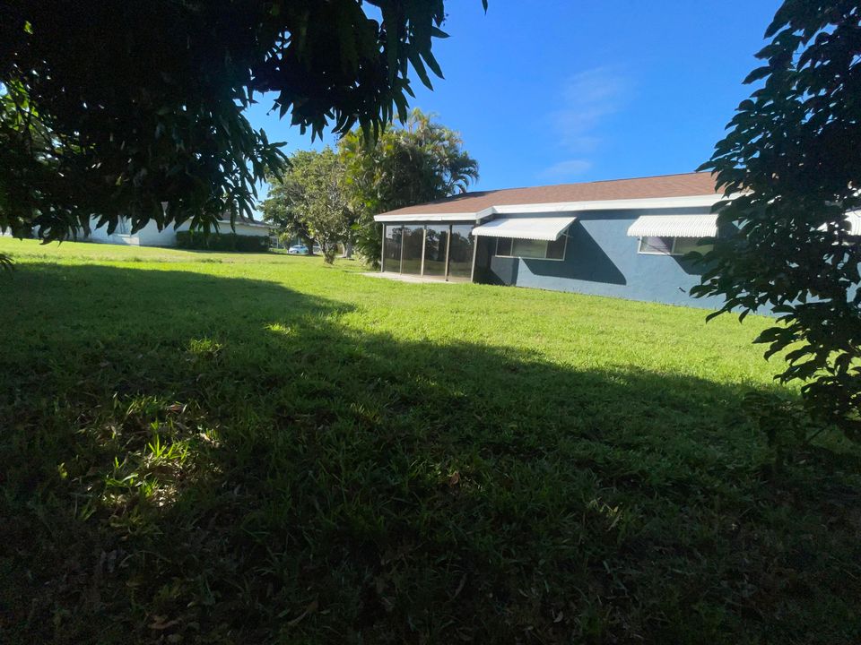 For Rent: $2,300 (3 beds, 2 baths, 1176 Square Feet)