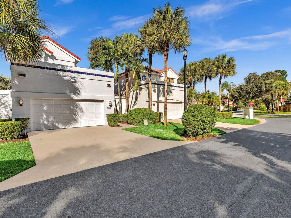 合同活跃: $650,000 (3 贝兹, 2 浴室, 1593 平方英尺)