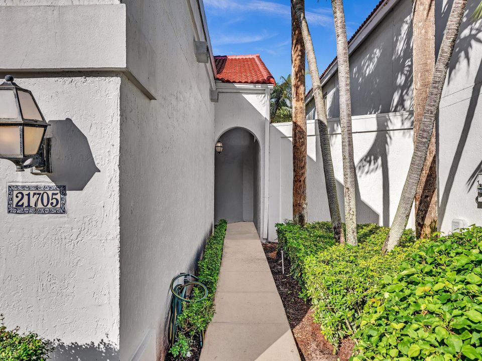 合同活跃: $650,000 (3 贝兹, 2 浴室, 1593 平方英尺)