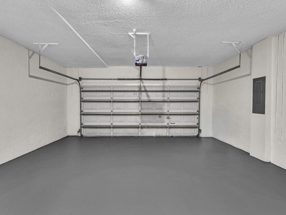 合同活跃: $650,000 (3 贝兹, 2 浴室, 1593 平方英尺)